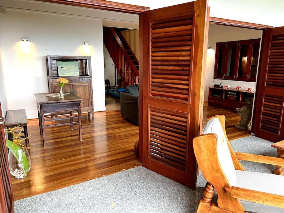 Hilltop South - Villa Bougainville タカマカ エクステリア 写真