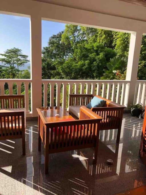 Hilltop South - Villa Bougainville タカマカ エクステリア 写真